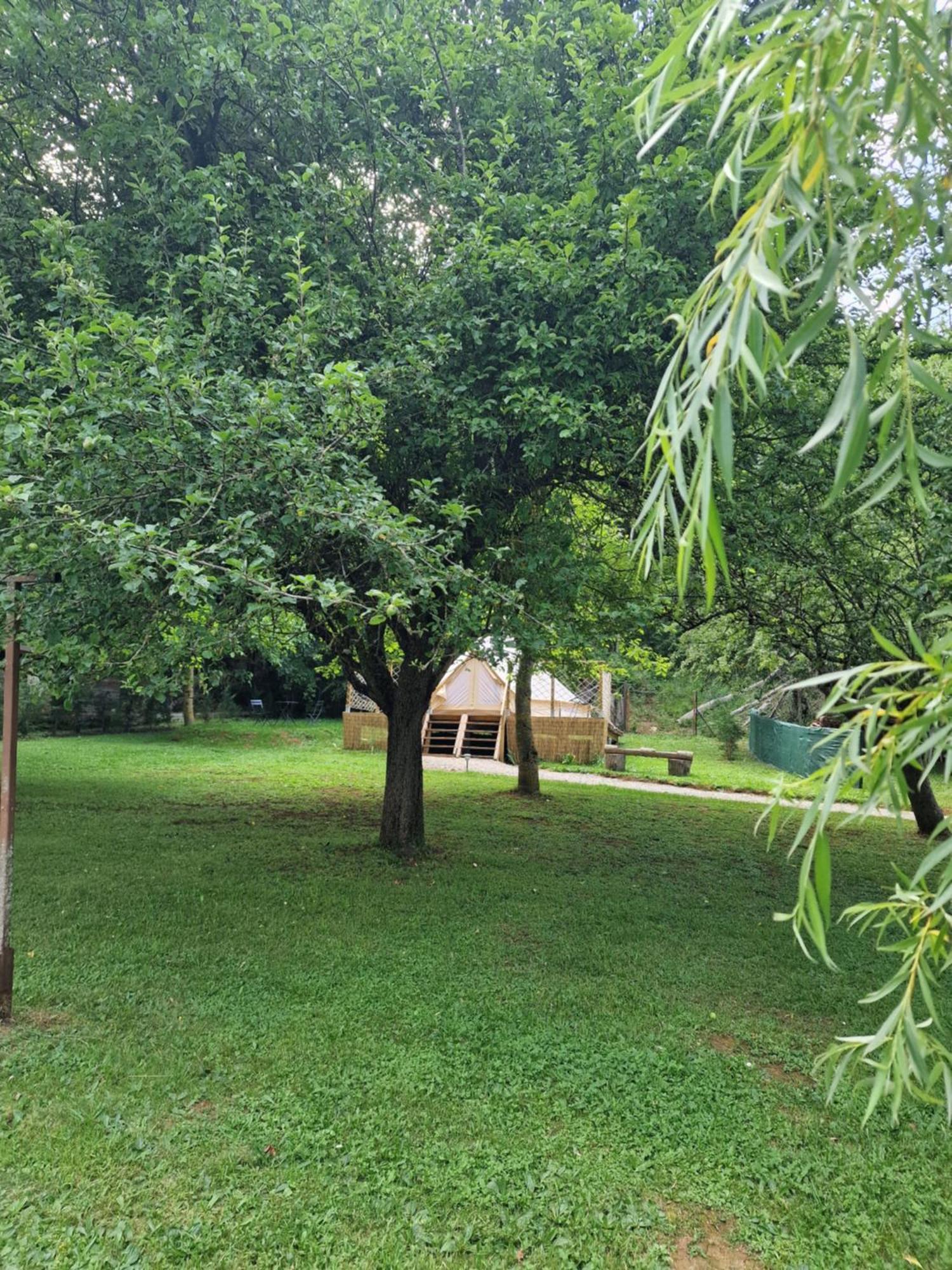 Lodge Tente Les Pommiers Glamping O Rendez-Vous En Demi-Pension Roquefeuil Екстериор снимка